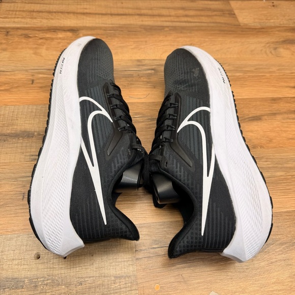 Nike Air Zoom Pegasus 39 men size 9.5 TB Running Shoes Black White DM0164-001 - Picture 4 of 8